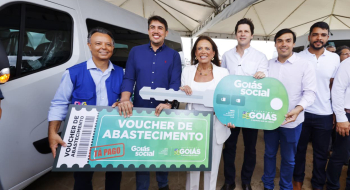 Gracinha e Daniel entregam 246 vans para a assistência social de todos os municípios goianos